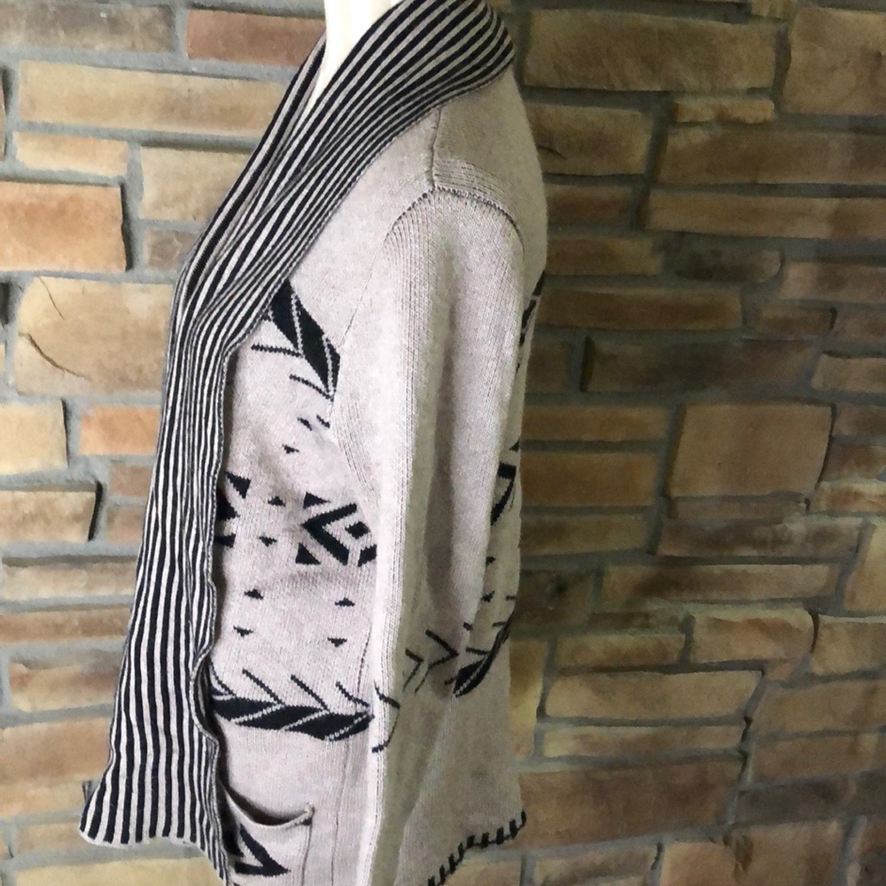 Aztec Cardigan - Picture 2 of 5